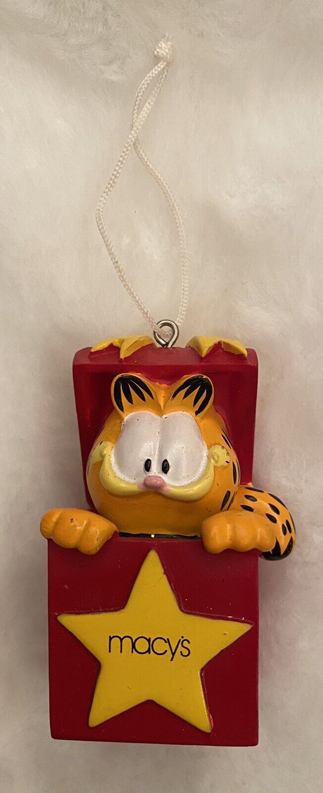 2003 Macy\'s Garfield Collectible Christmas Ornament Red Box Yellow Star
