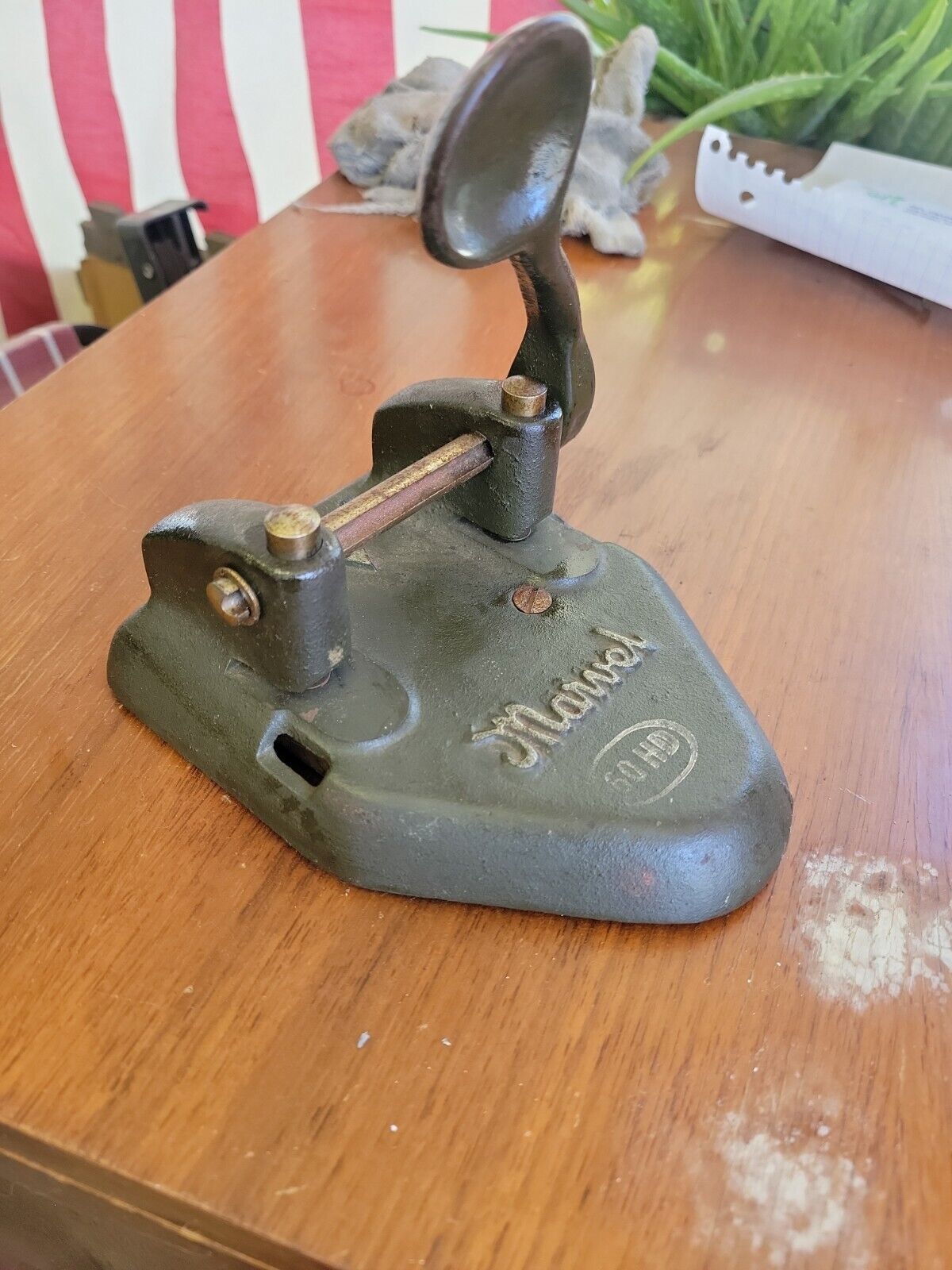 VNTG Marvel Cast Iron 2 Hole Punch By Wilson Jones Co. Chicago USA 
