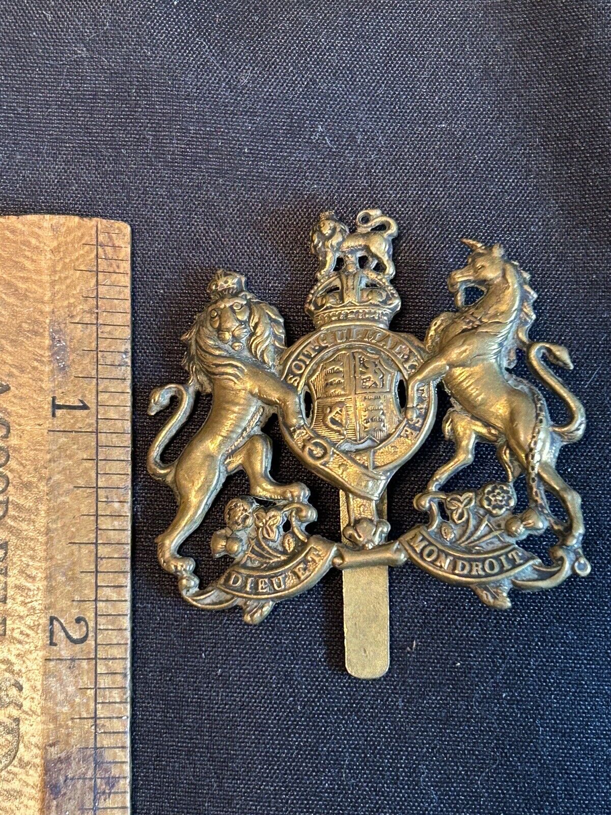 GREAT WW1/2  British Royal Arms Cap Badge 16th West Riding Volunteers/2nd VB
