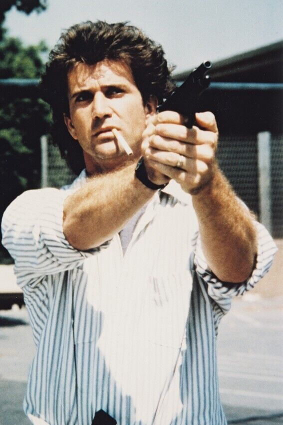 MEL GIBSON LETHAL WEAPON POINTING GUN 24x36 inch Poster
