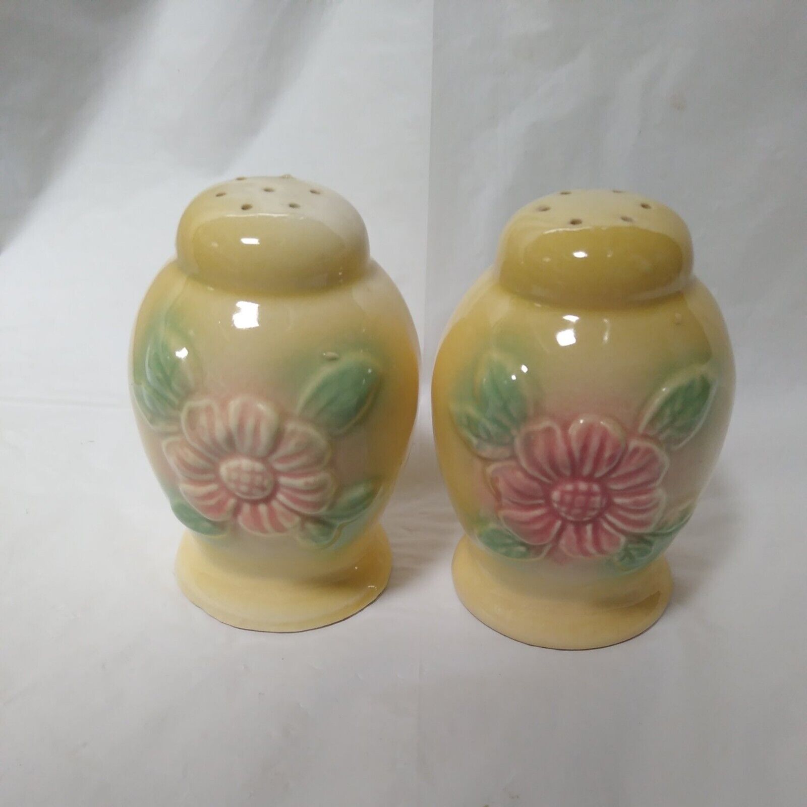 VINTAGE CLASSIC HULL SUNGLOW LARGE SALT & PEPPER SHAKERS