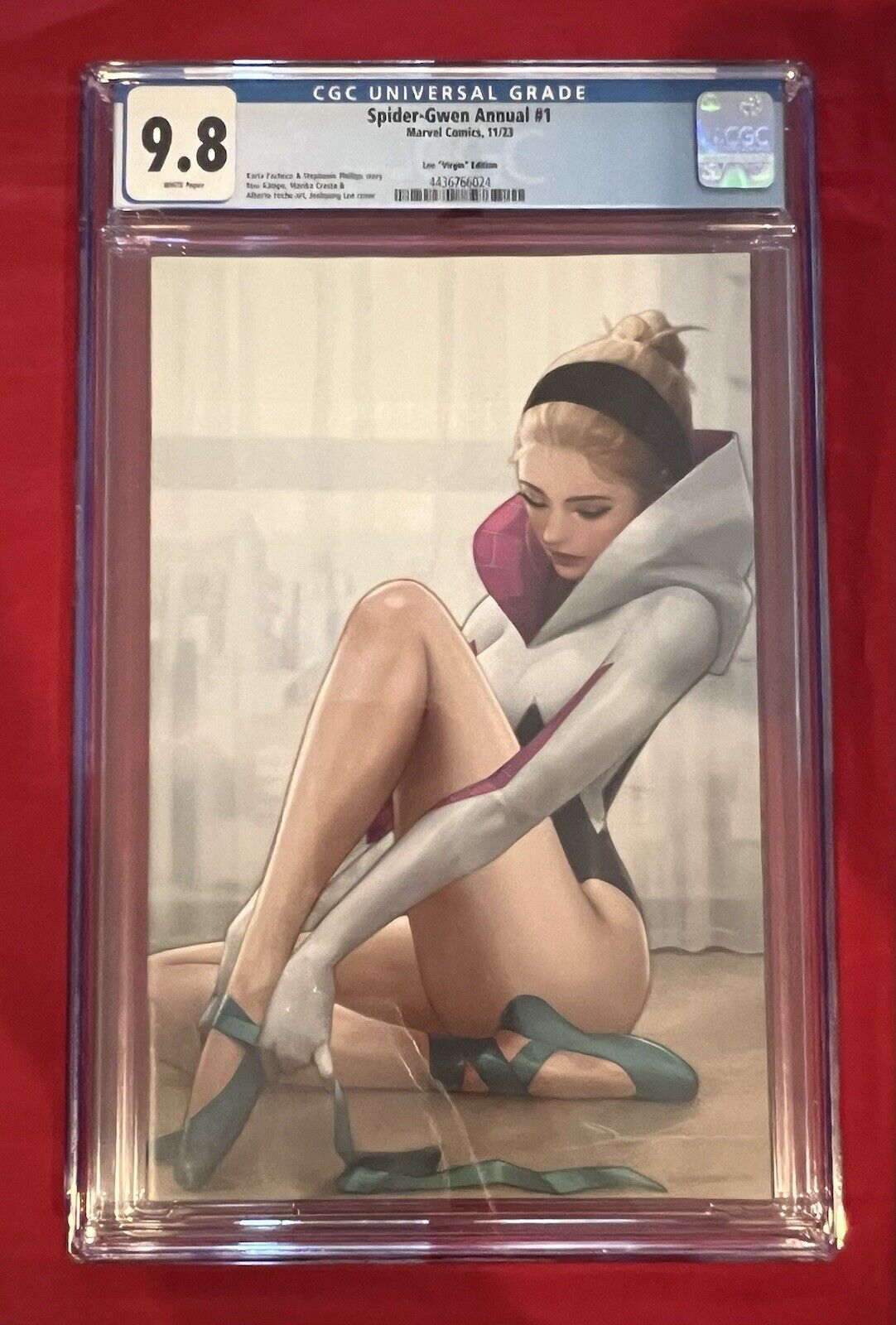 Spider-Gwen Annual #1 Jeehyung Lee 1:100 Virgin Variant Cover CGC Blue Label 9.8