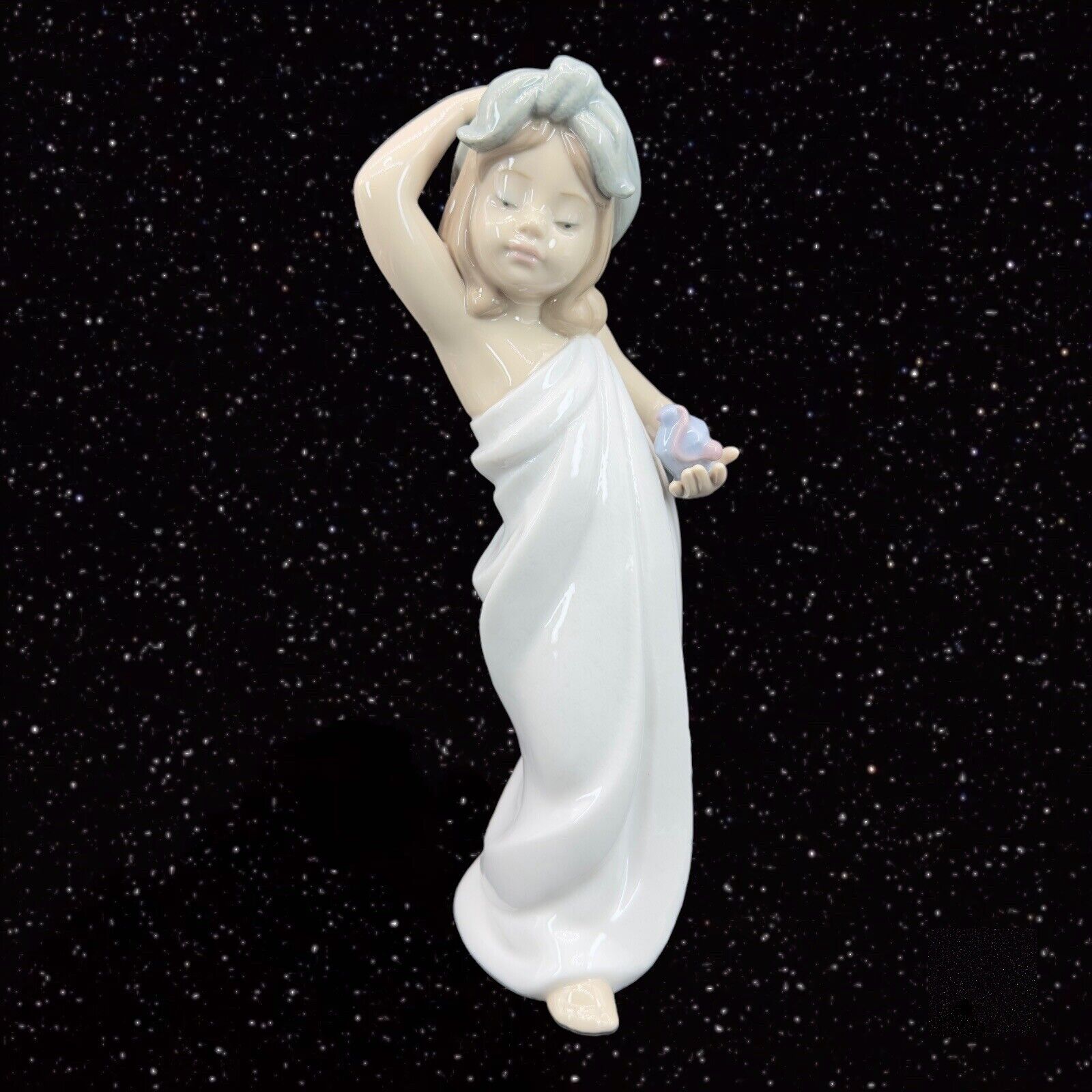 Lladro Children Bathing Figurine Girl in Towel Porcelain Made In Spain 7.5\