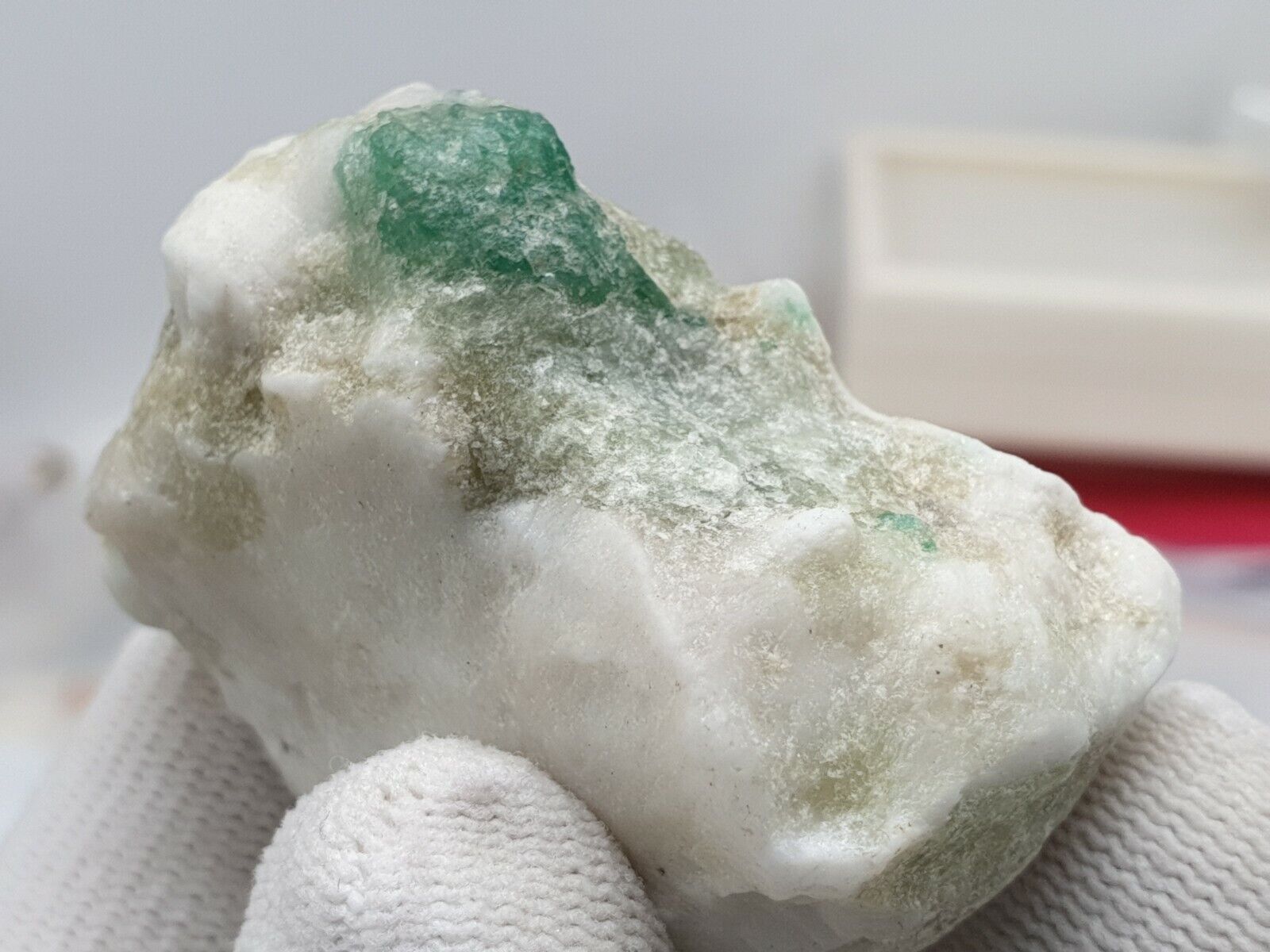 Natural Emerald Specimen 66.00 grams (B-59)