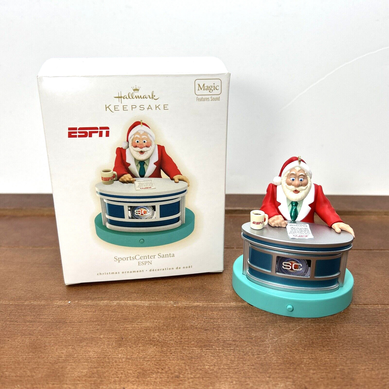 2009 Hallmark ESPN SportsCenter Santa Claus Christmas Ornament With Sound