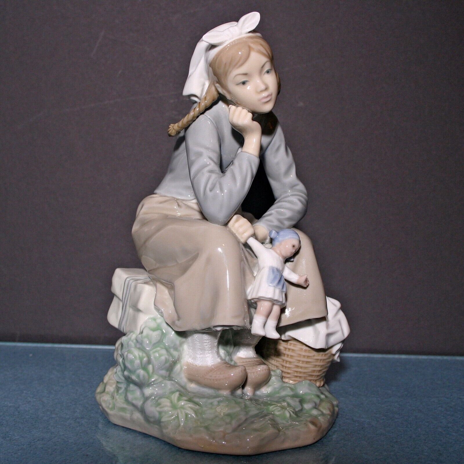 Lladro #1211 Girl with Doll glossy finish 9 inch EXCELLENT