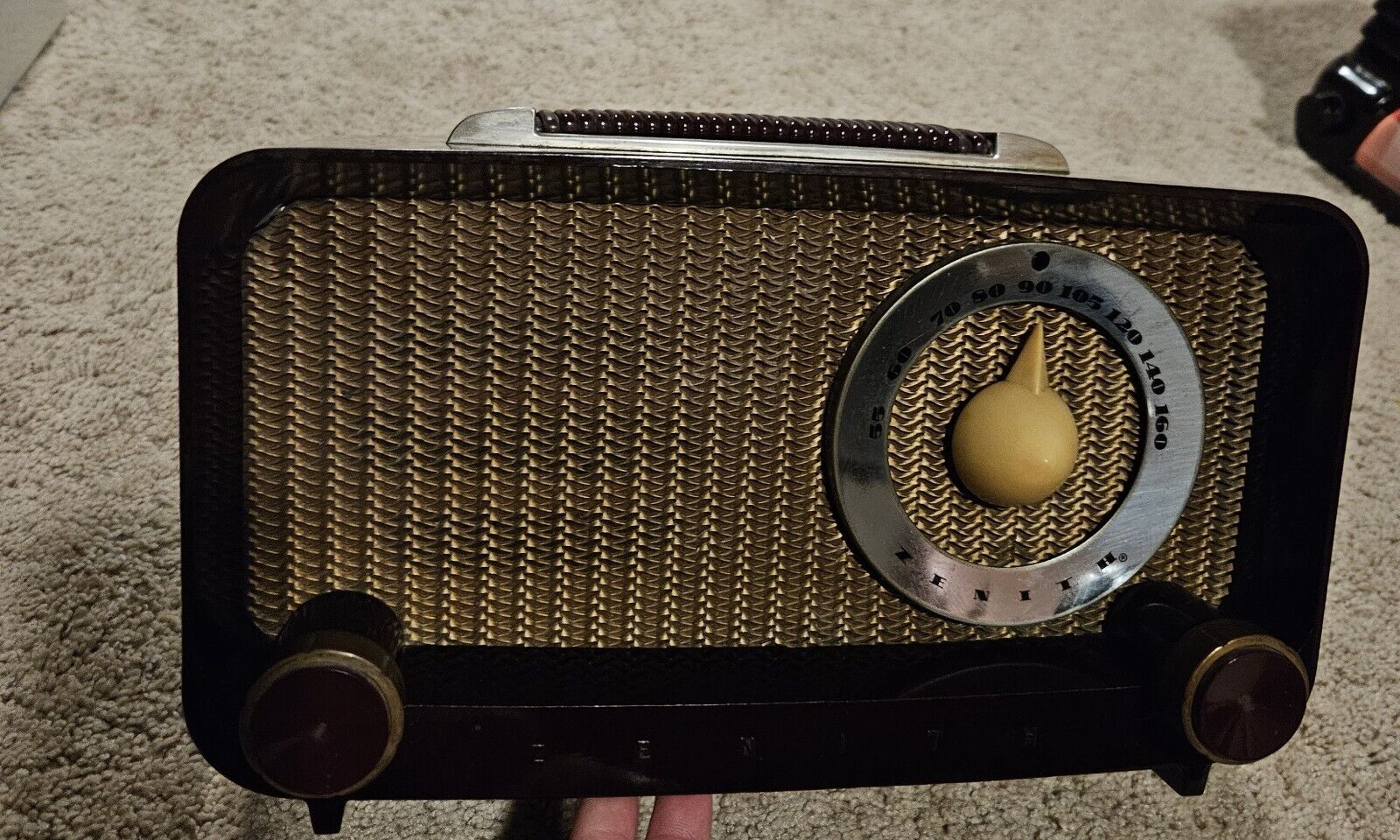 Zenith Brown Bakelite G511 Vintage AM Radio. WORKS