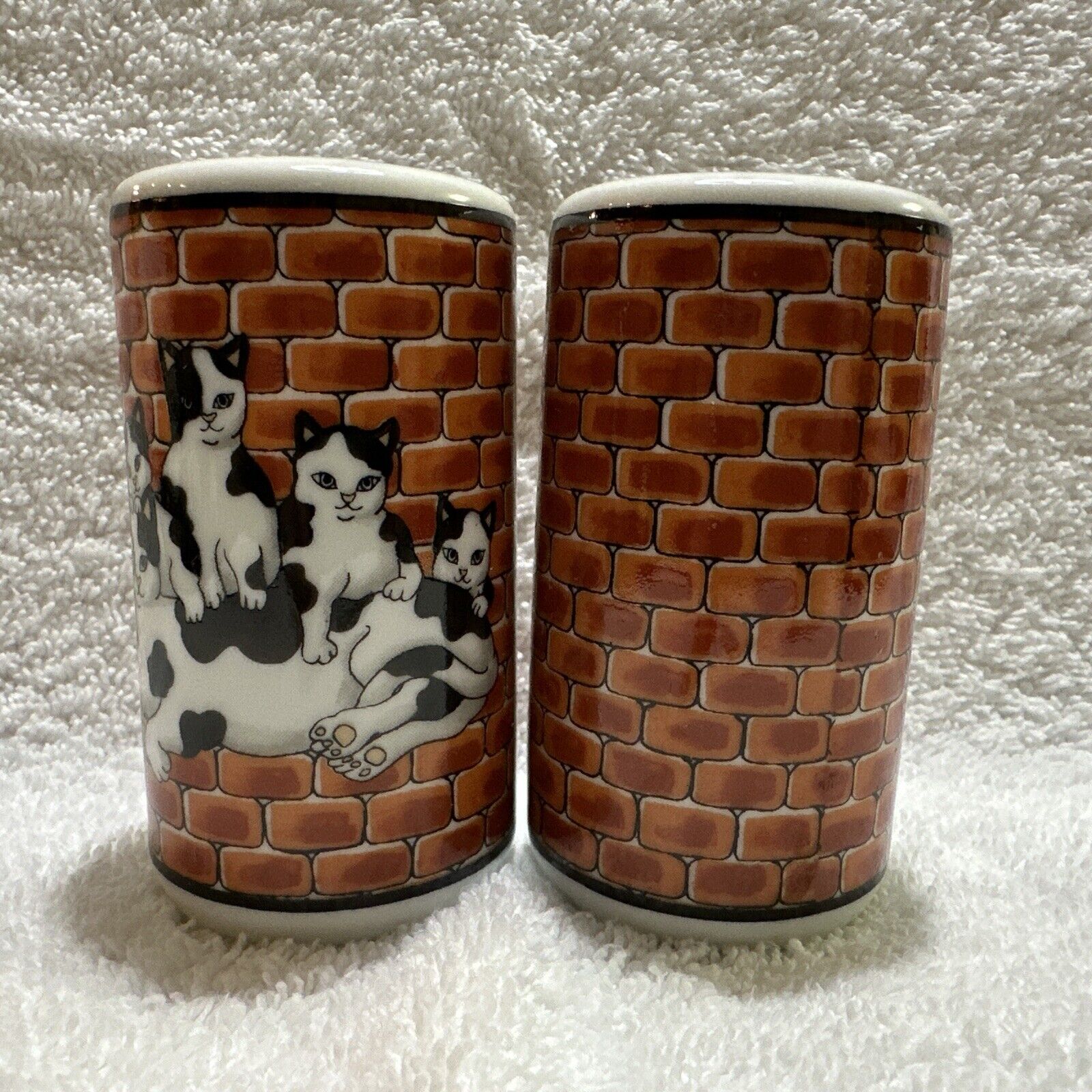 TAKAHASHI CITY Tuxedo Cat Salt & Pepper Shakers Ceramic 3.25x1.75\