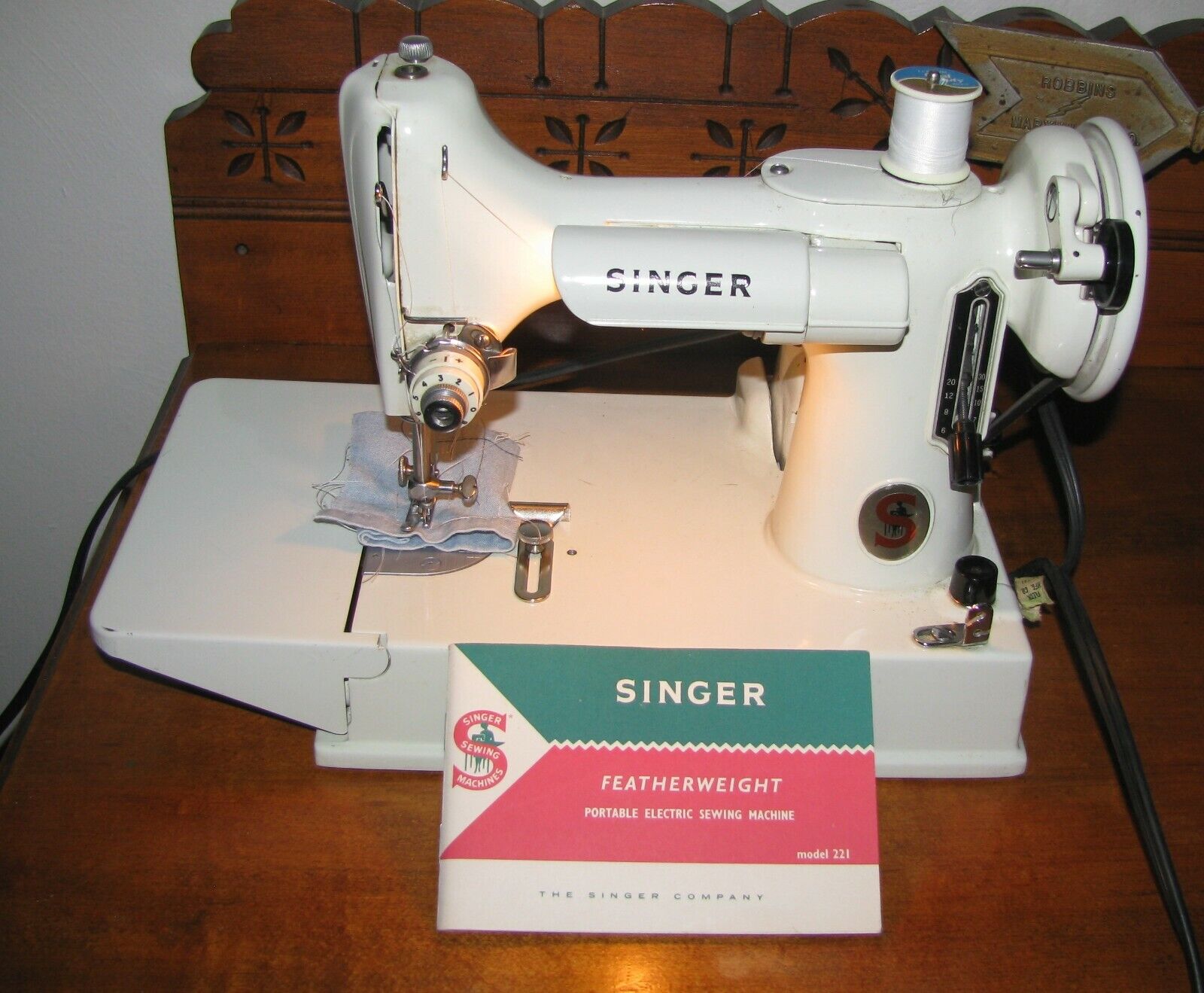 Vintage Singer White Featherweight Model 221K Portable Sewing Machine, w/ Case