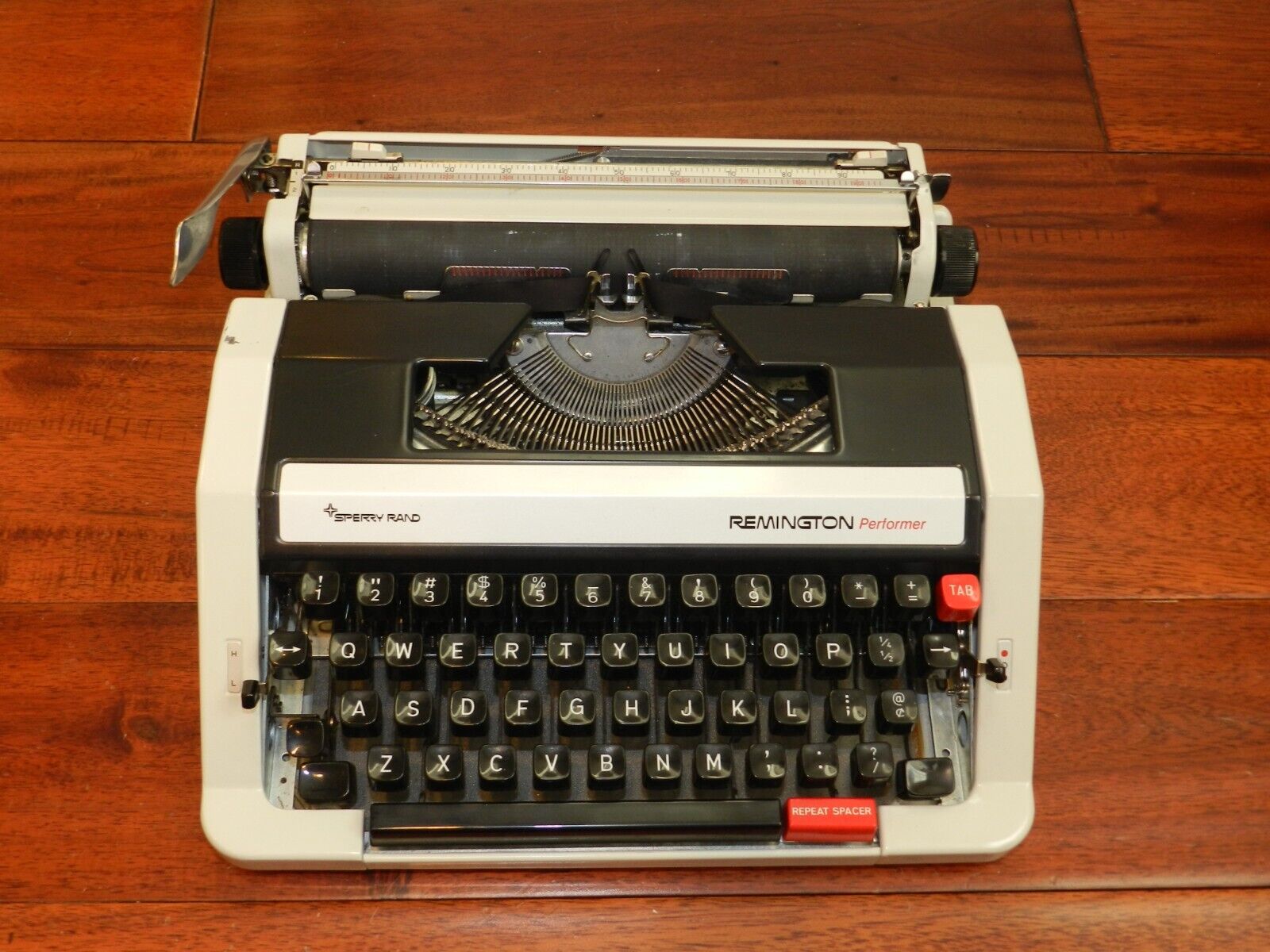 Remington Performer Sperry Rand Typewriter EXCELLENT COND.