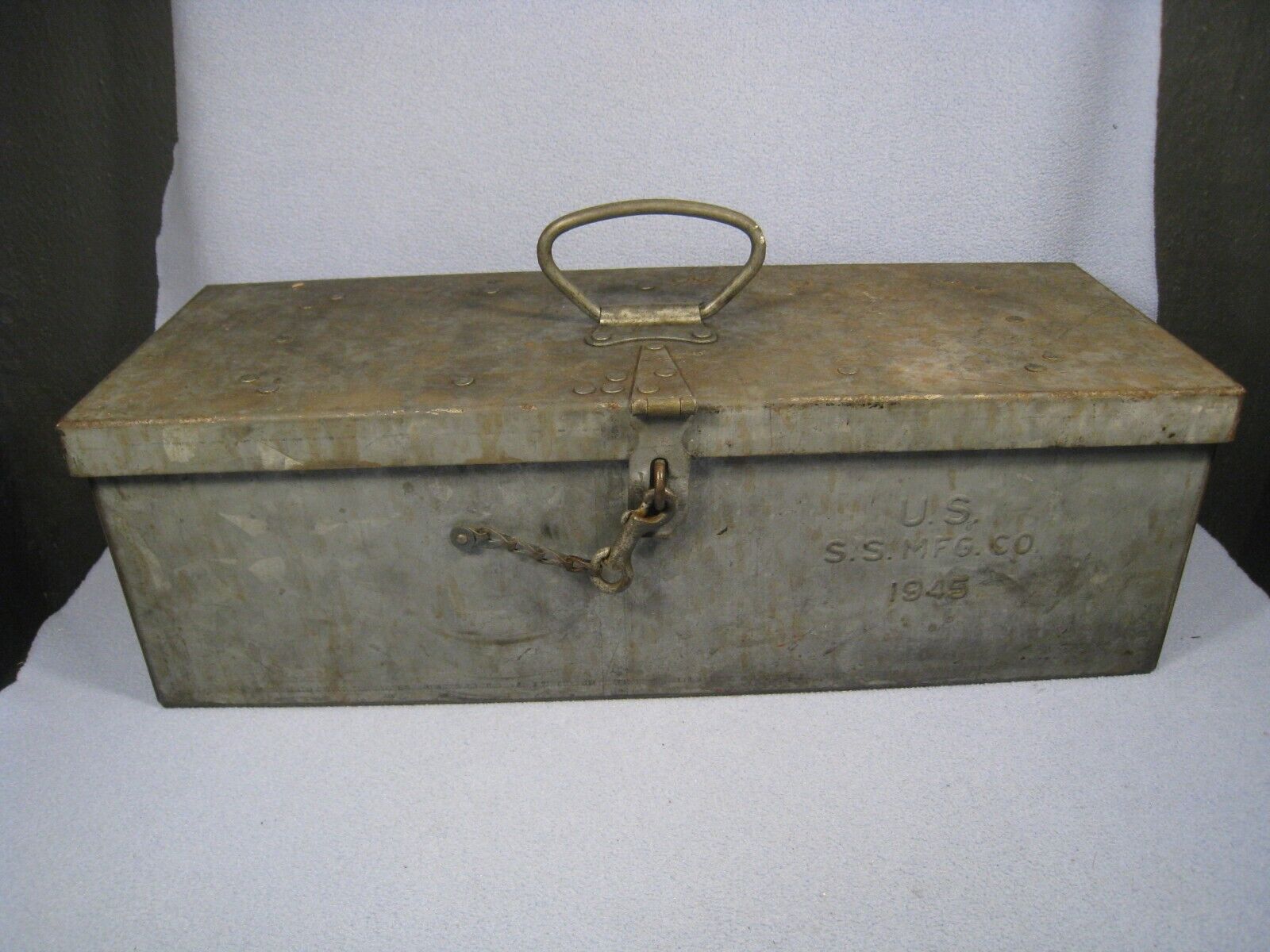 Vintage Metal WW2 1945 US. Navy Ship Issue S.S. MFG. Co. Riveted Tool Box