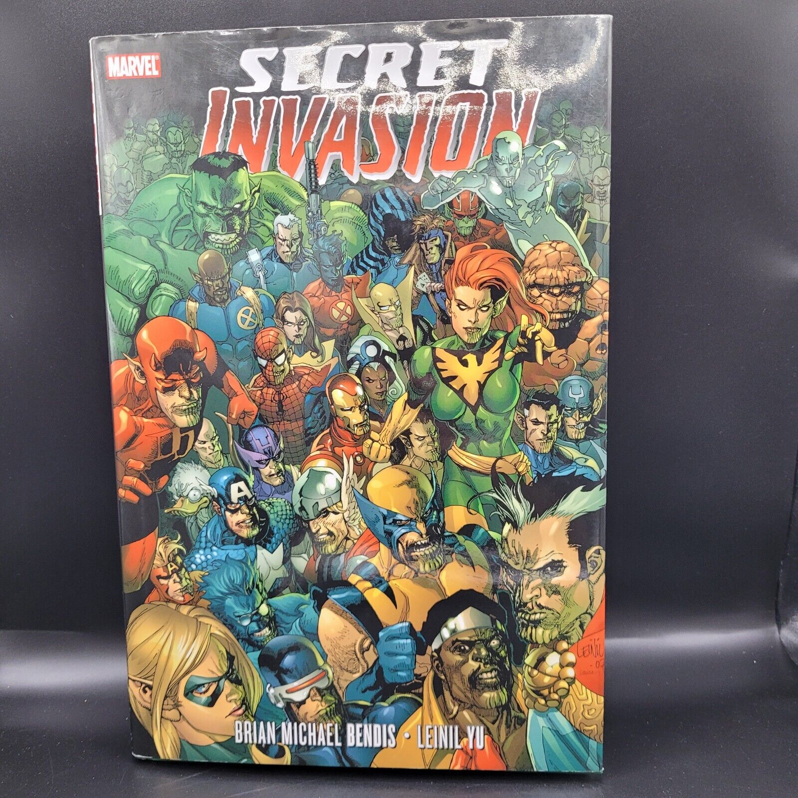 Secret Invasion - Deluxe Hardcover, Marvel Comics 2010, Bendis & Leinl Yu, Good