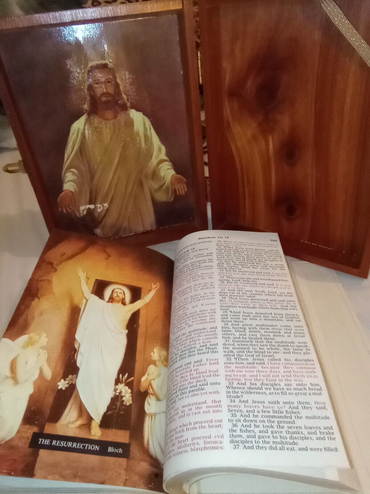 Holy Bible Vtg 1976 Memorial Edition Concordance White Good Cond. Cedar Box