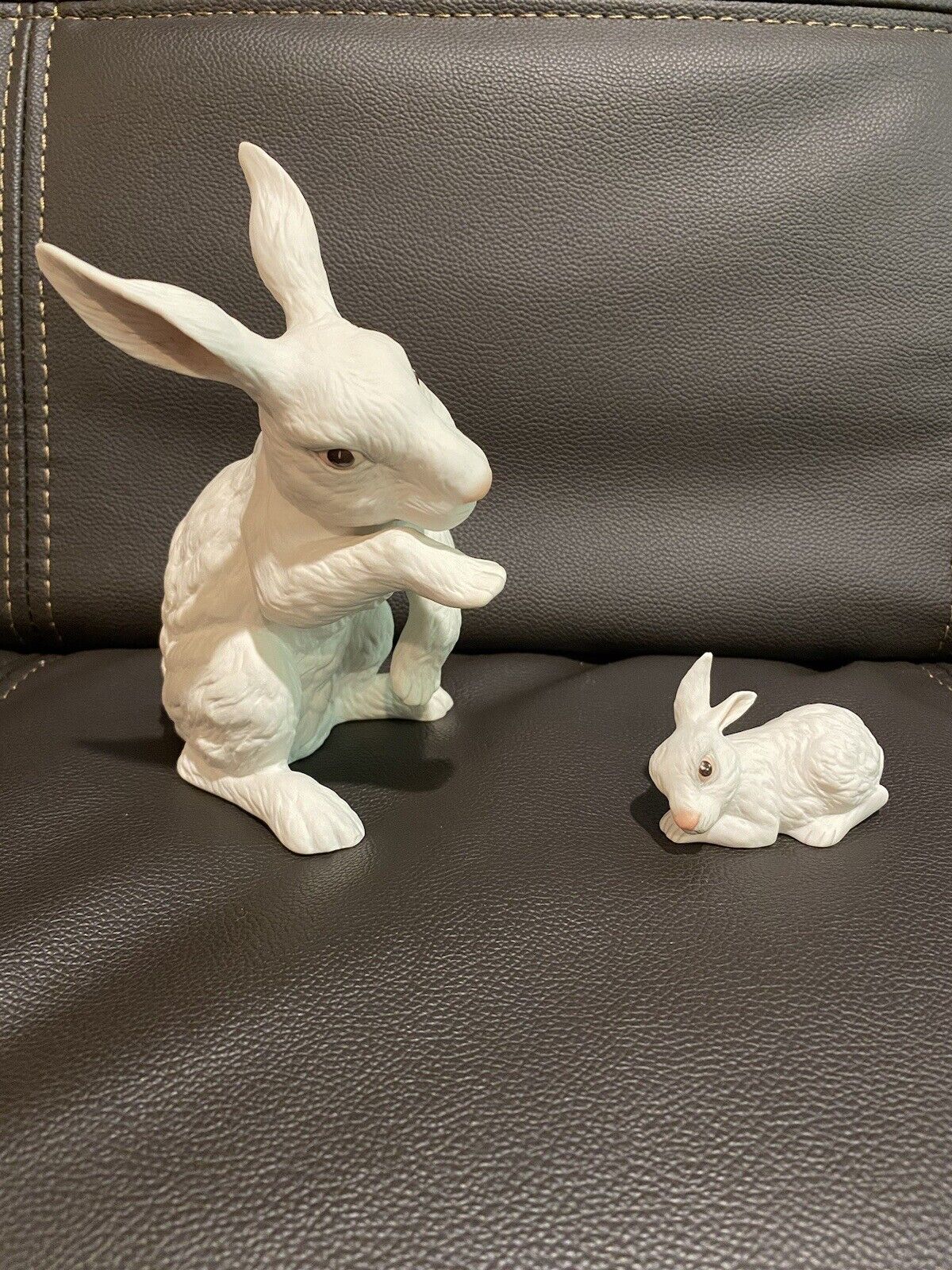 Boehm Rabbit with Young #40226 and #40226A matte white