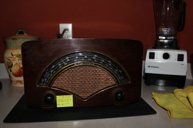 LARGE COLLECTION OF TOP SHELF RESTORED VINTAGE RADIOS ZENITH 8H034Z REAL WOOD
