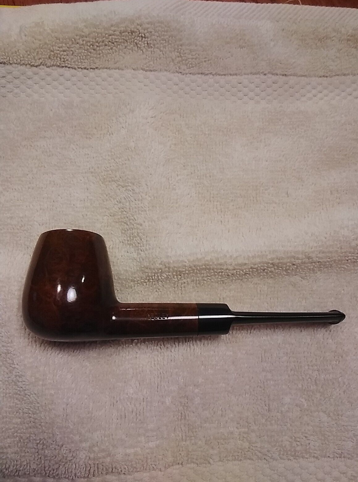 MEDLEY,London England made, over 40 years old unsmoked Pear style in Walnut. 
