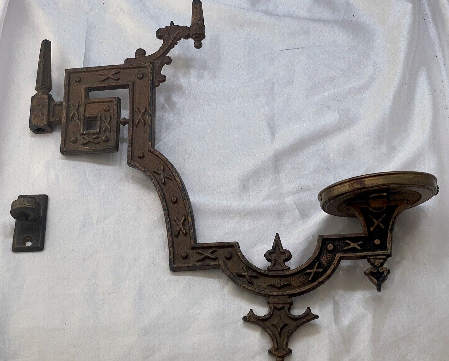 CAST IRON Victorian OIL Lamp WALL Mount Sconce BRACKET Swing Arm EARLY AMERICAN