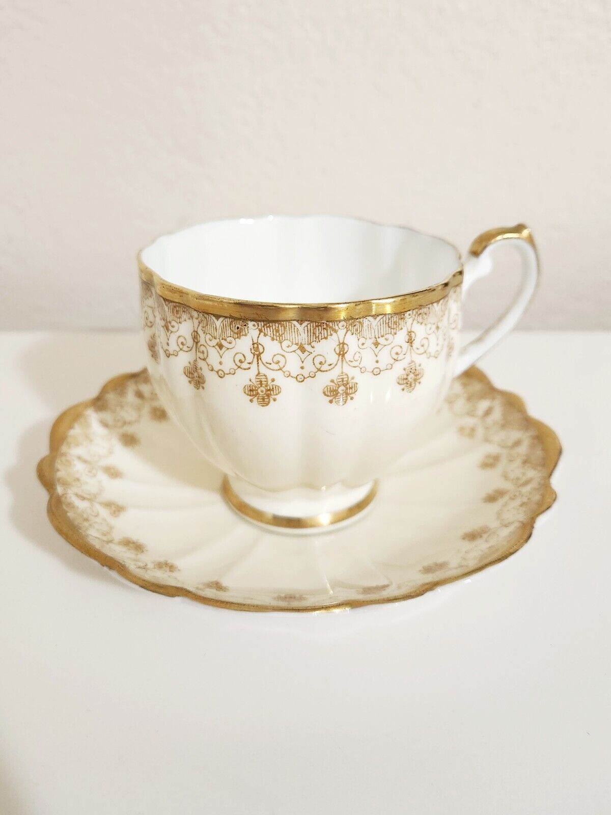 Victoria C&E Bone China Collectible Antique Vintage Scalloped Tea Cup & Saucer