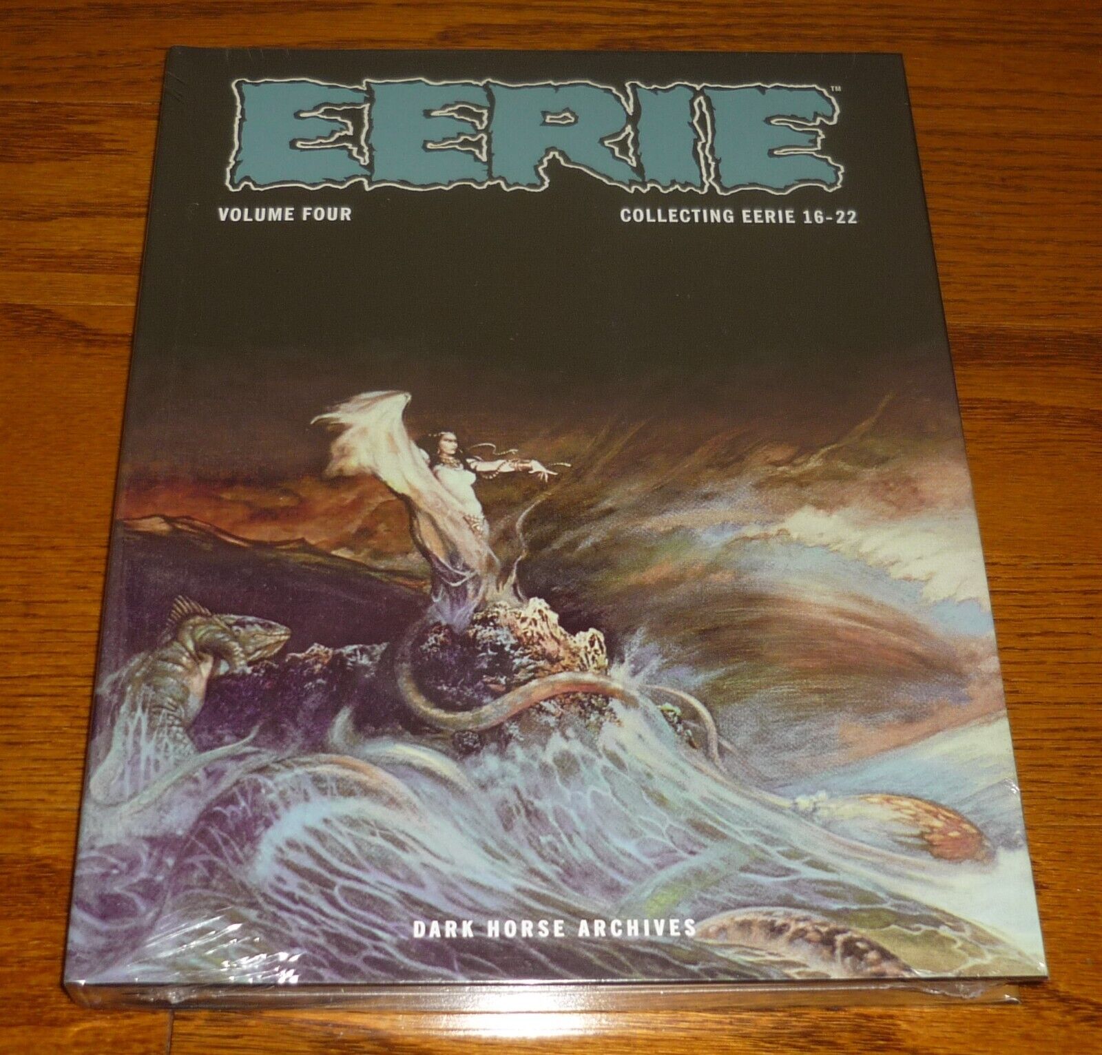 Eerie Archives Volume 4, CREASE, Warren, Dark Horse, hardcover Alex Toth, Ditko+