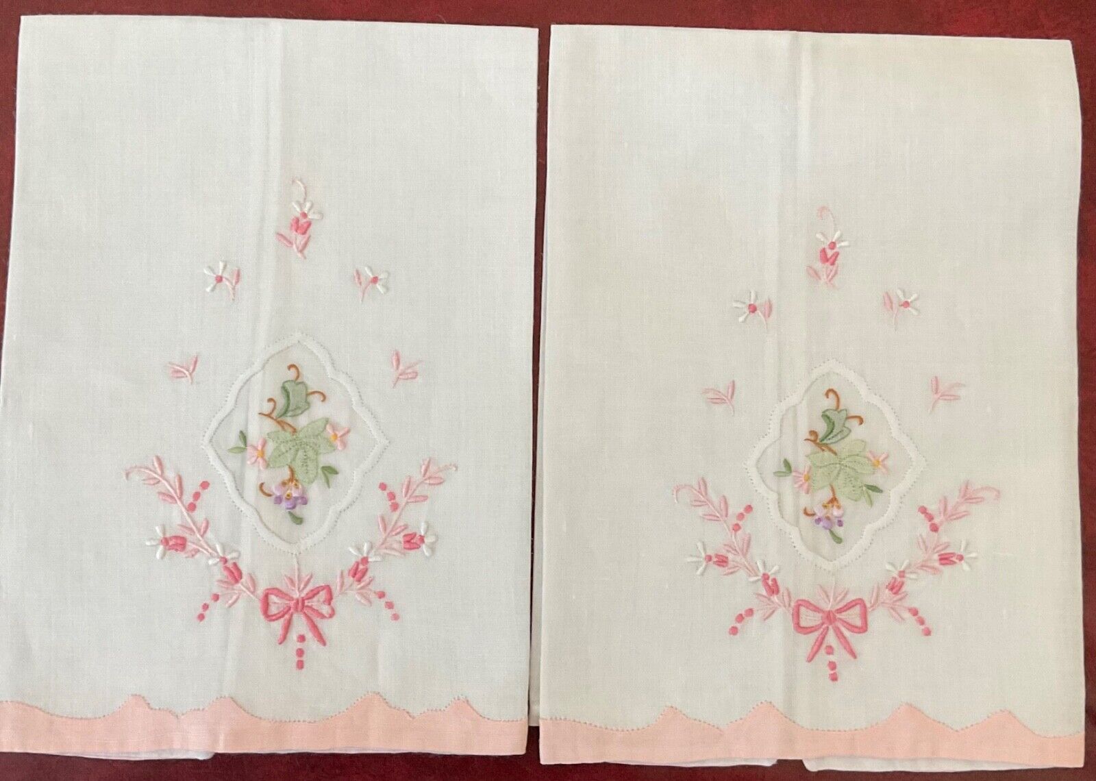 Stunning pair of Finger Tip Towels with Dainty Embroidered Pink Floral Flaw Free