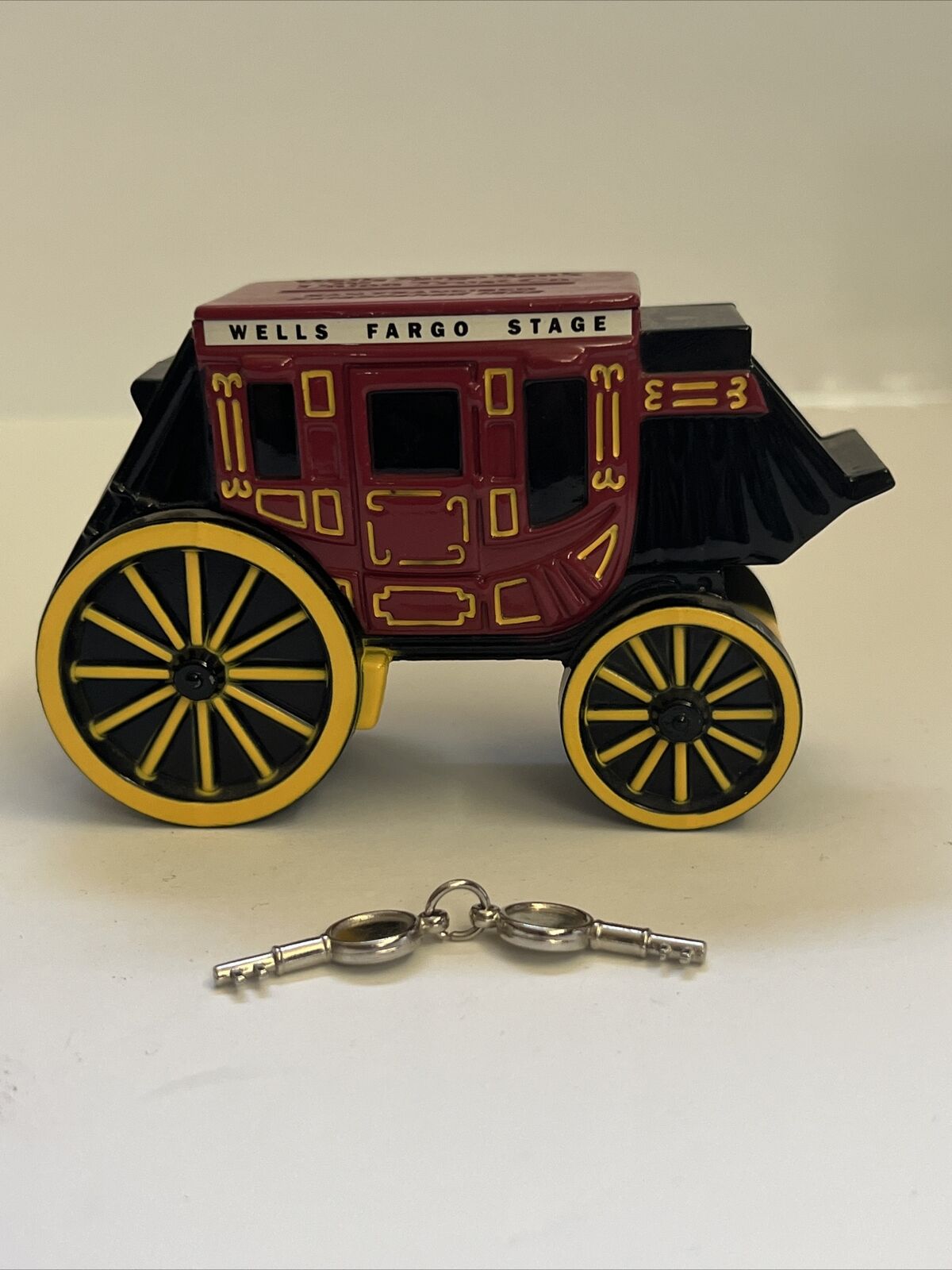 Vintage Wells Fargo Metal Stage Coach Wagon Coin Bank 1998, With 2 keys.