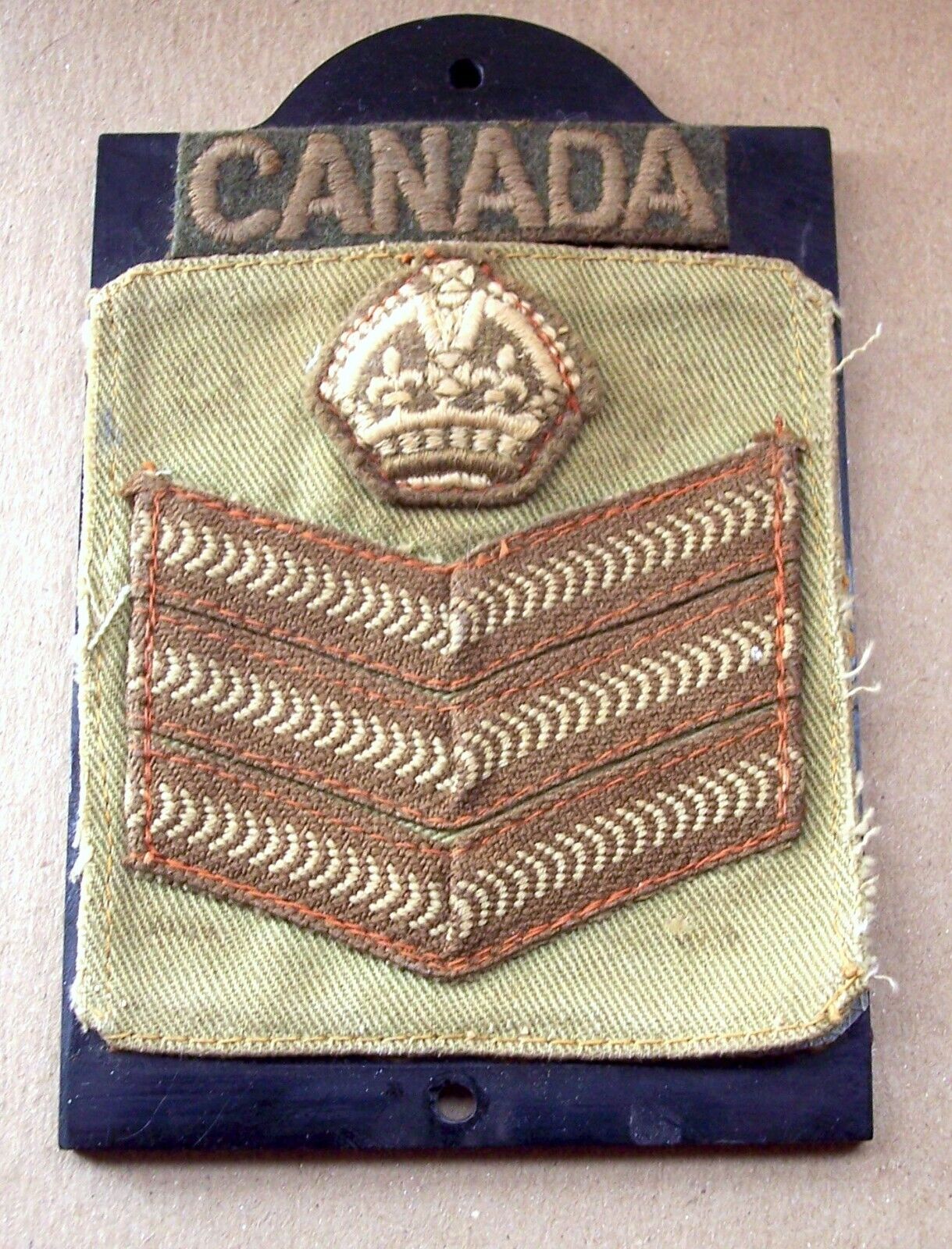 Canadian Army Sargent Stripes, Crown Display