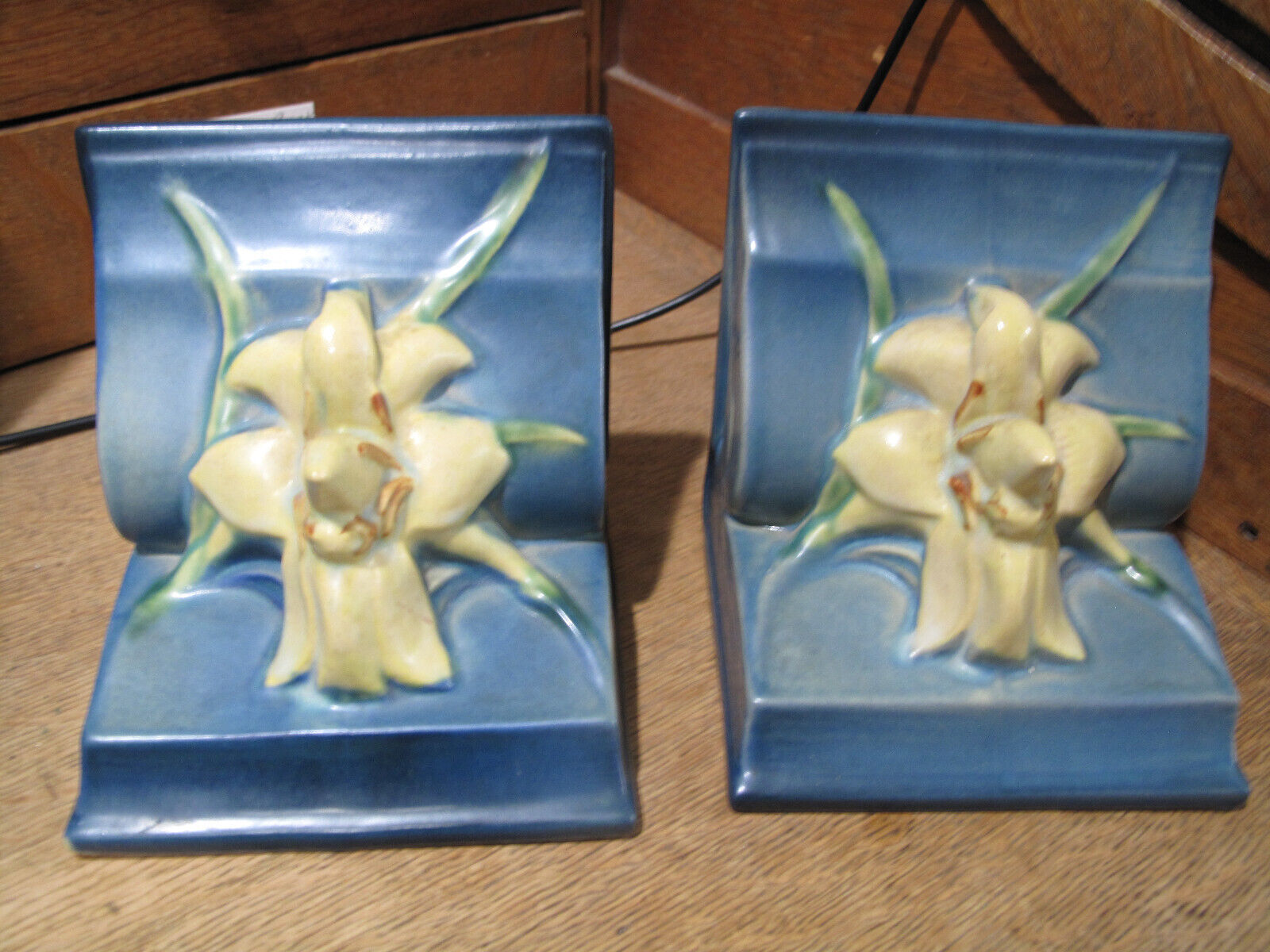 Roseville Pottery - USA - Pair/Set of 2 Blue Zephyr Yellow Lily Bookends #16