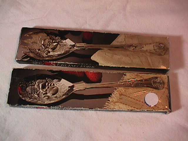 VINTAGE BOXED SET ORNATE SILVER PLATED SERVING FORK AND SPOON 13843
