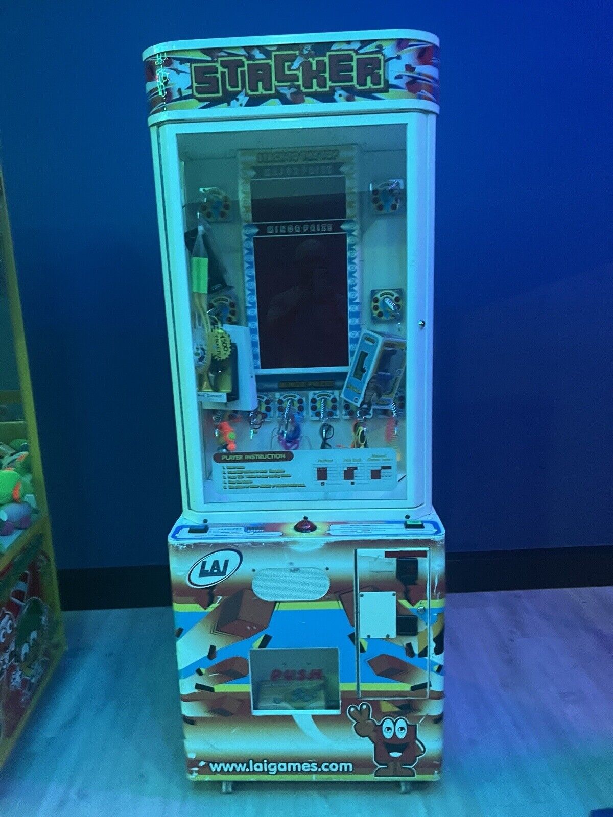 STACKER CLASSIC Prize Redemption Arcade Machine WORKS GREAT