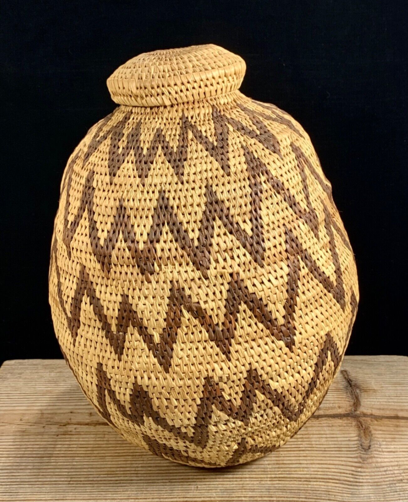 VINTAGE AFRICAN BOTSWANA BASKET & LID TIGHTLY HAND-WOVEN EARTH TONE 12” TALL