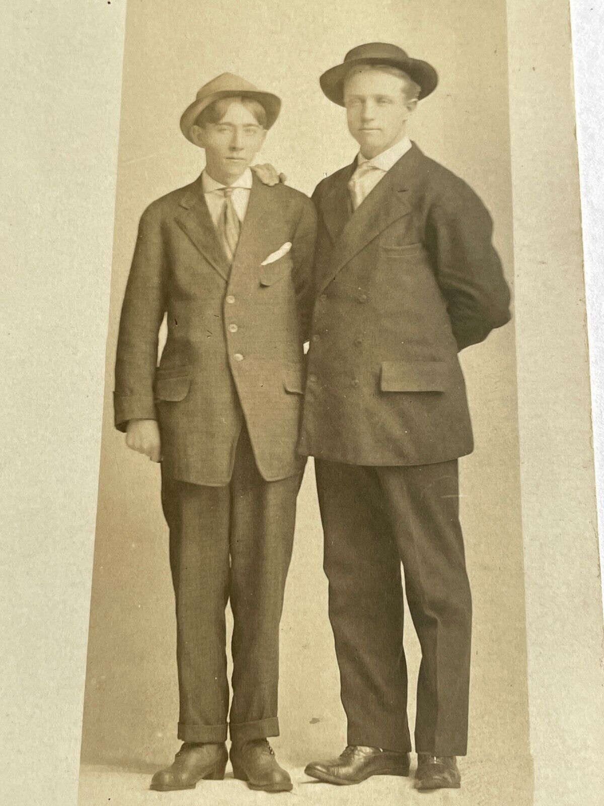 H4 RPPC Postcard Photograph 2 Handsome Brothers 1920's Hat Suits Young Men