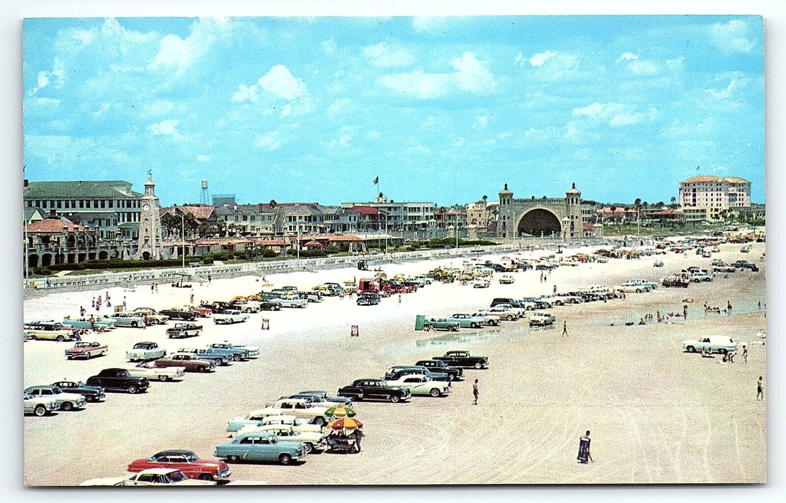 1950s DAYTONA BEACH FL CARS PARKED ON BEACH SUNBATHING SUMMER POSTCARD P3774