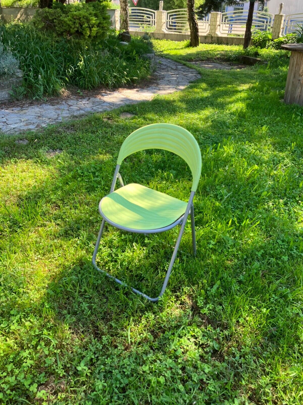 VINTAGE FOLDING GREEN SPACE AGE CHAIR: DESIGN by STUDIO G.P.