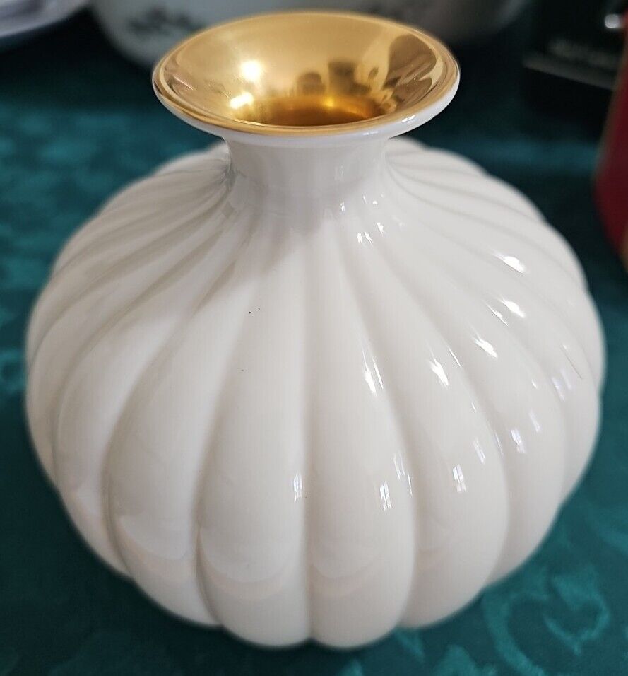 LENOX Sweetbriar Bud Vase. White/Gold - Gold Mark EUC