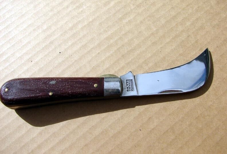 UTICA NY USA KUTMASTER FOLDING LOCKBLADE HAWKBILL KNIFE with 3\