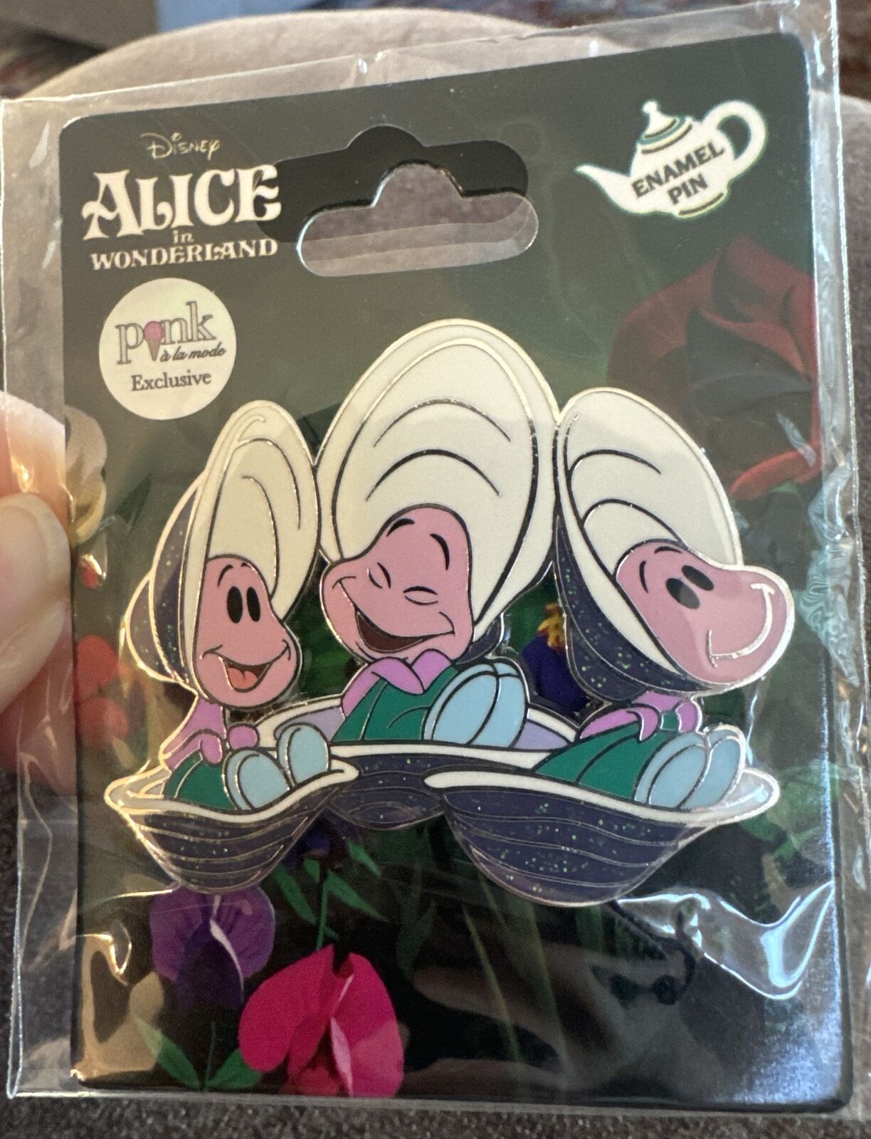 Pink A La Mode PALM Alice in Wonderland Three Baby Oysters 2024 Disney Pin