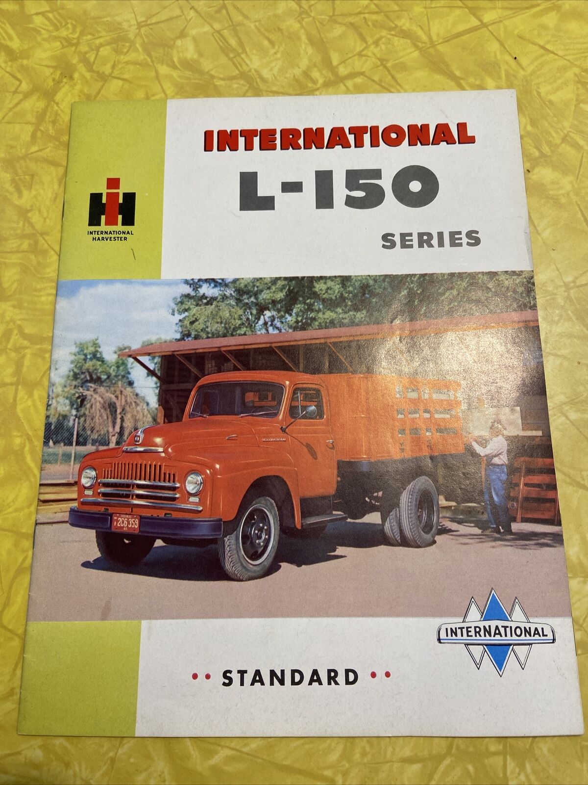 Interntional Harvester L-150 Truck Dealer\'s Brochure A-33-NN