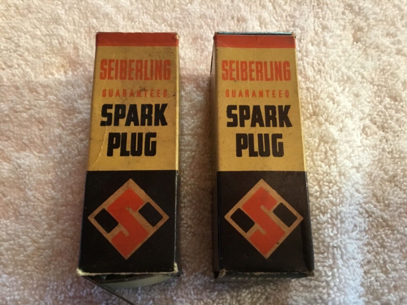 Vintage Seiberling pair 18C spark plugs with boxes