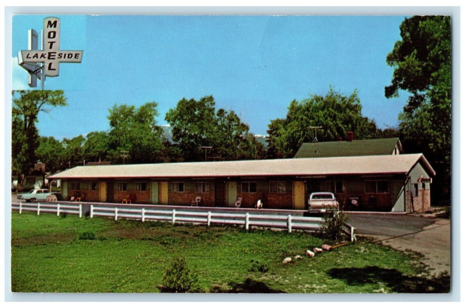 c1950\'s Lakeside Motel Car Buena Vista Colorado CO Unposted Vintage Postcard