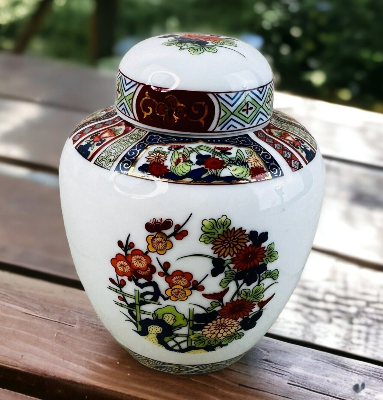 vtg Oriental Floral Blue & Red Porcelain Ginger jar w lid Japan