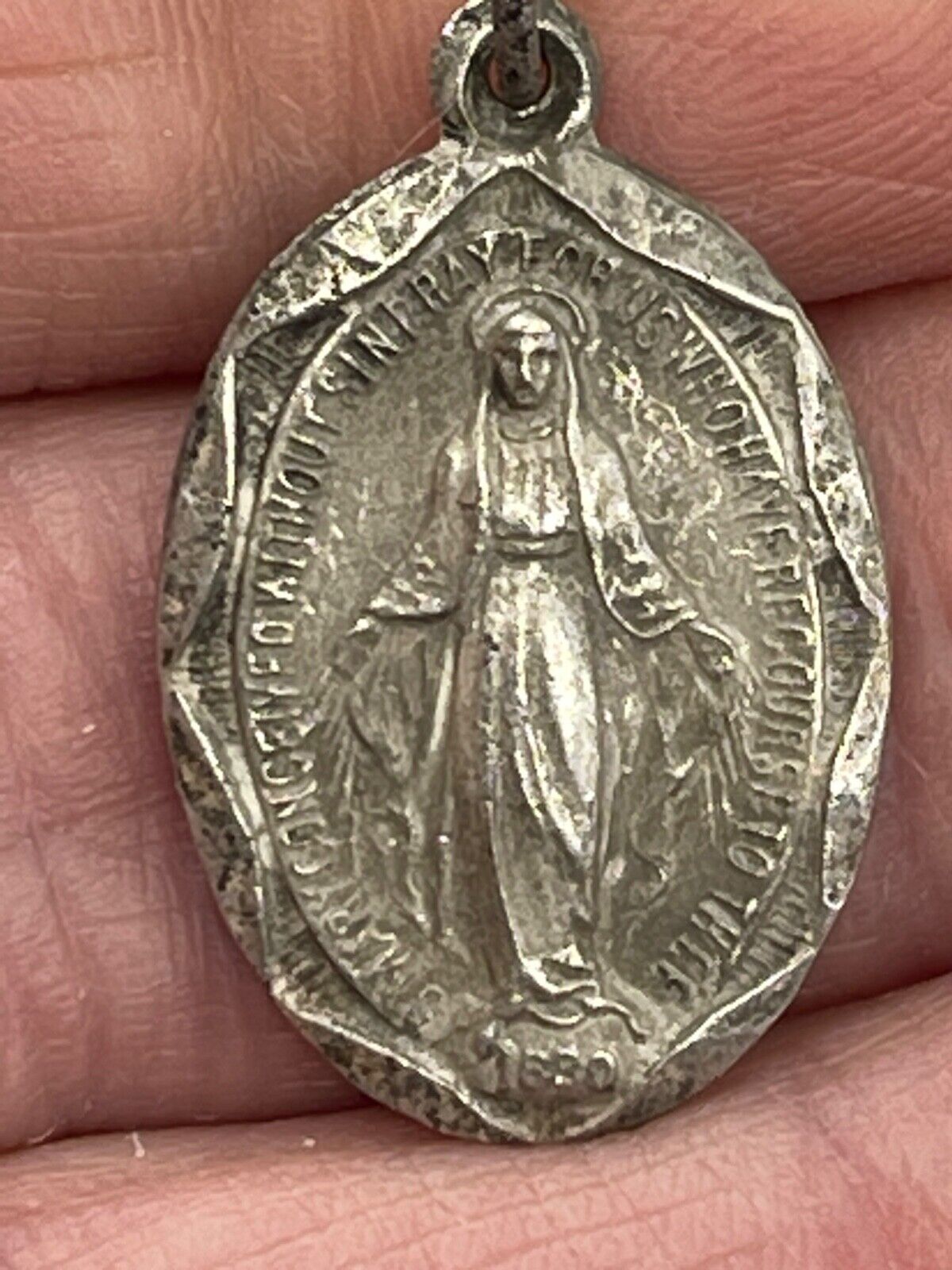 VINTAGE OLD MIRACULOUS STERLING SILVER  MOTHER MARY PRAYER\'S MEDAL PENDANT