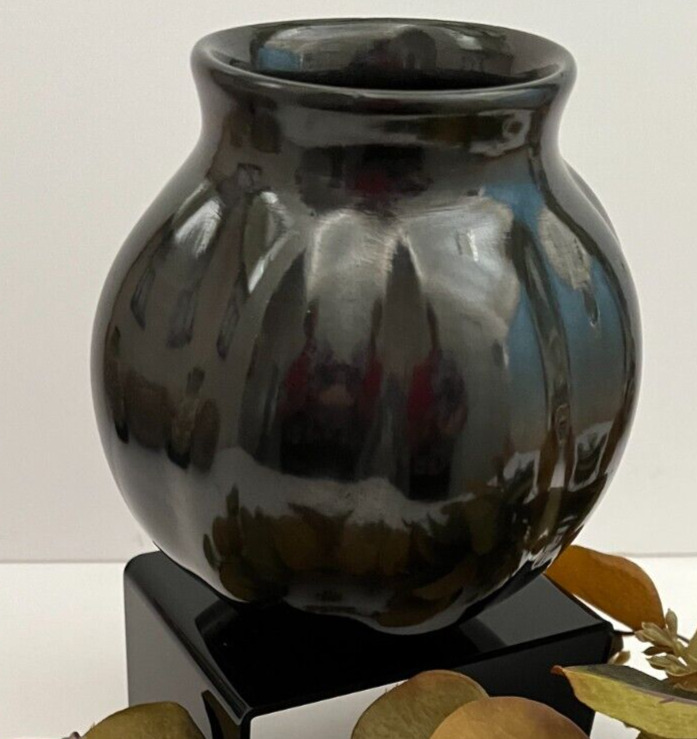 Mata Ortiz Pottery Ivon (Boni) Marin Black On Black Shiny Vase Pot Mexican Art