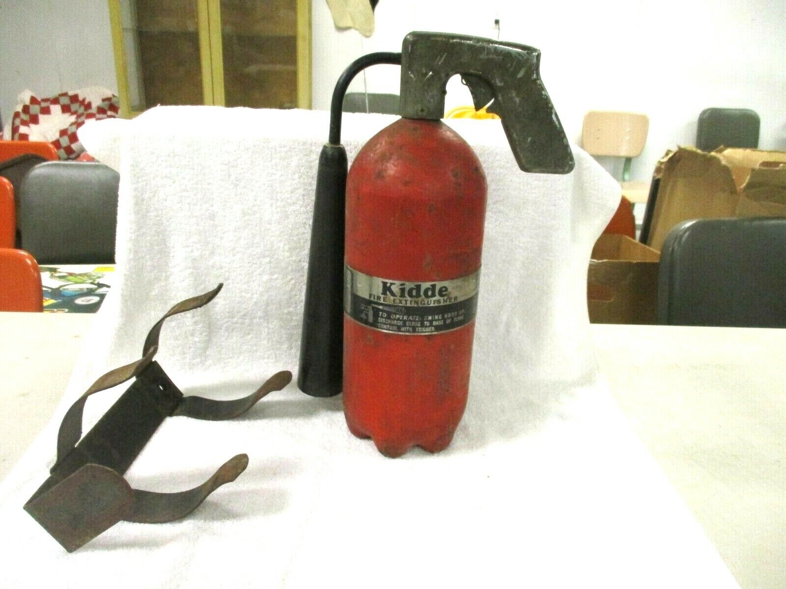Scarce Old Vintage Kidde 5T-1  Model Pistol Grip Style Red Fire Extinguisher