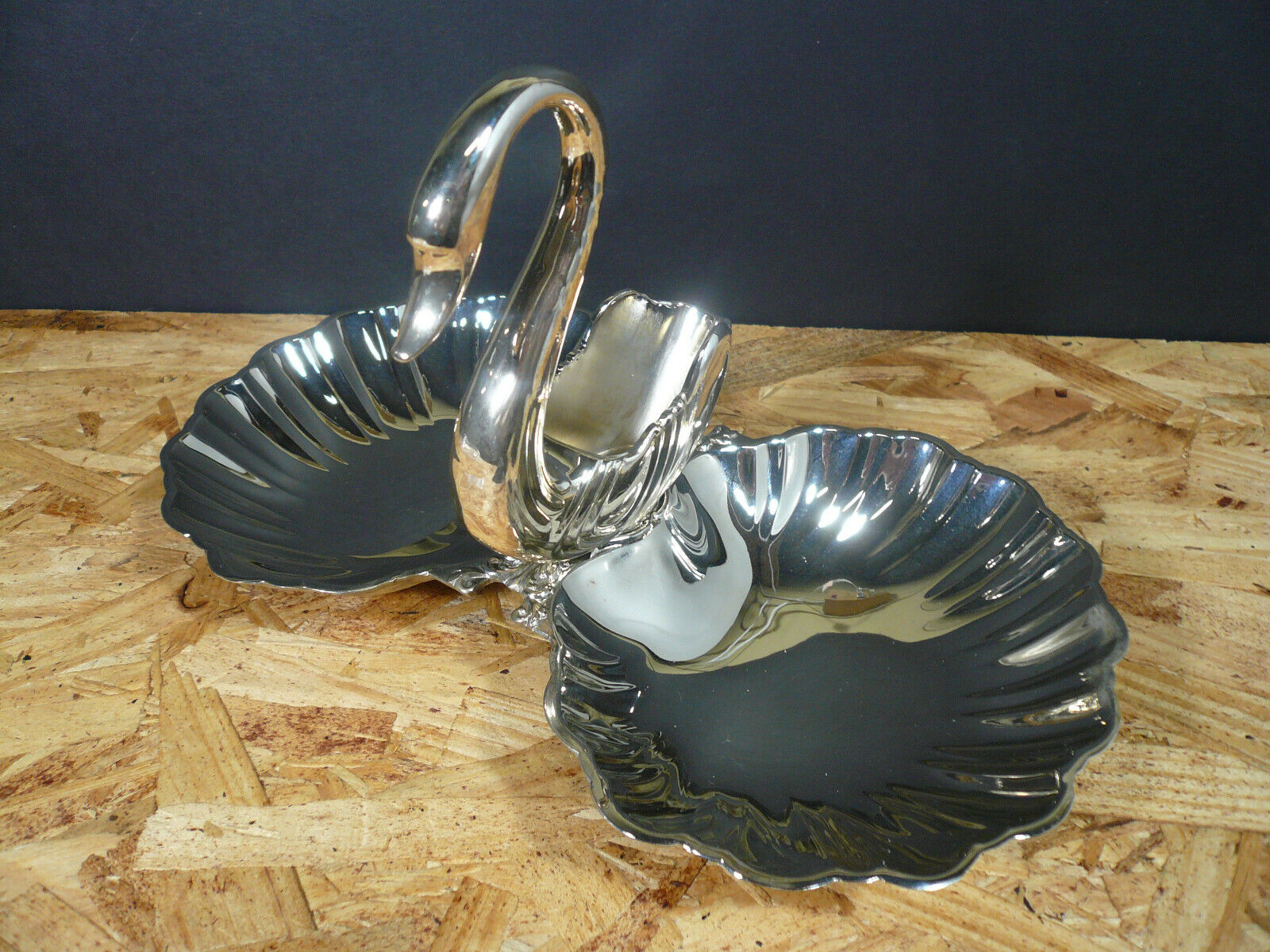Beautiful Vintage 2 Section Appetizer Dish Swan Pick Holder Center Silverplate