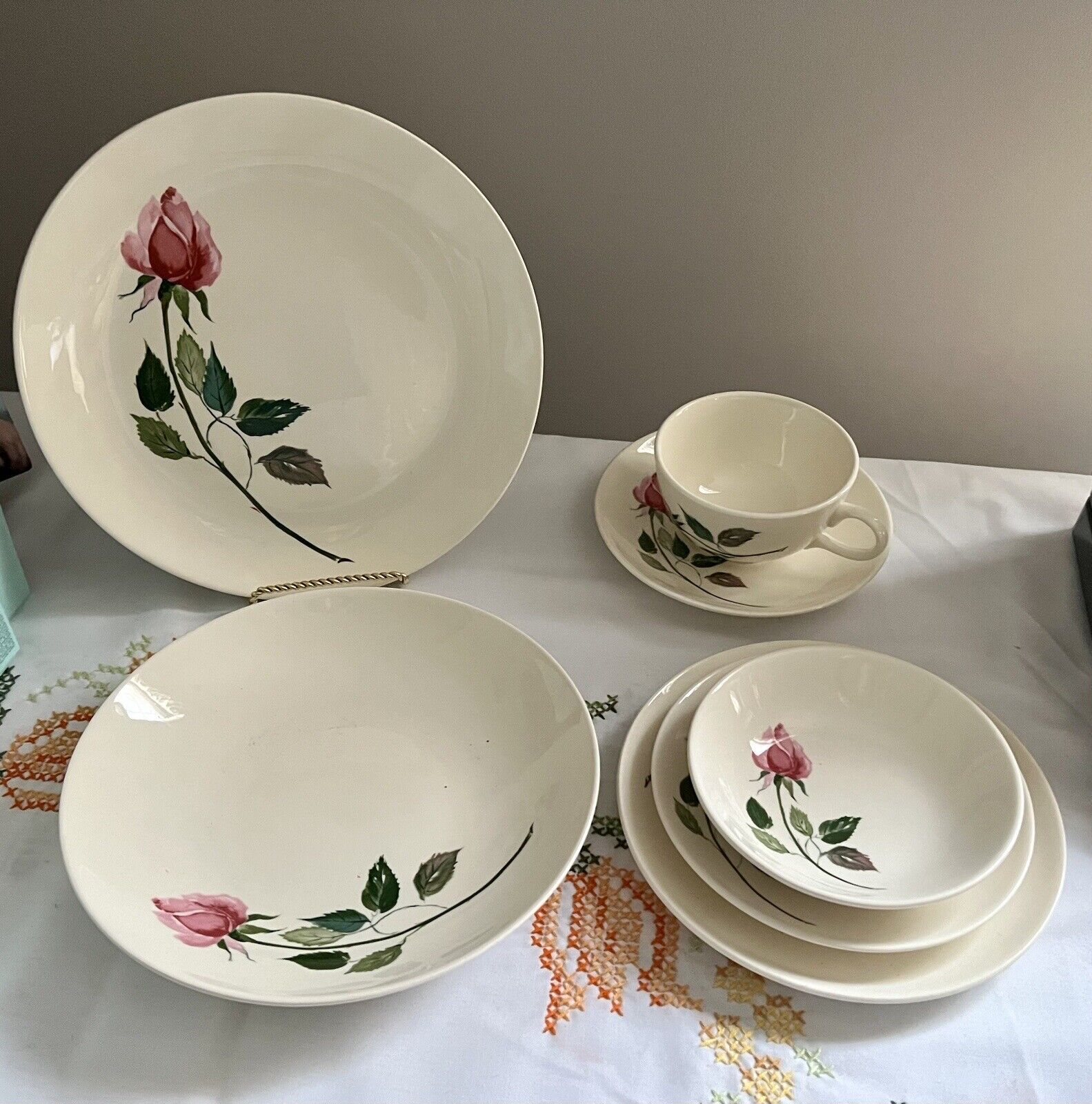 Cunningham & Pickett AMERICAN BEAUTY Pink Rose 7 Piece Place Setting For 4