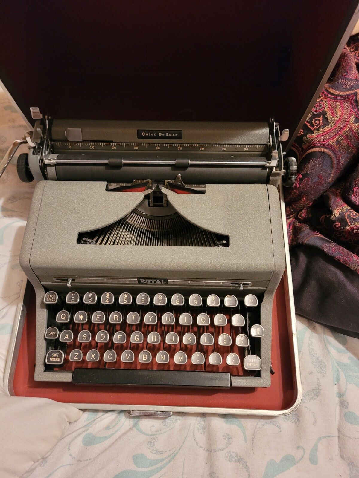 Vintage Royal Deluxe Typewriter In Great Condition
