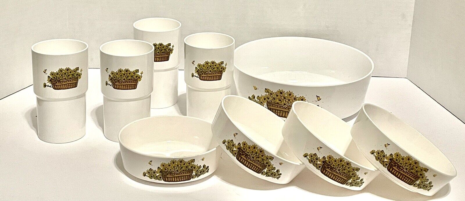 Vintage Sterlite 9 Piece Matching Salad Bowl Set and Cup Set Daisies In Basket