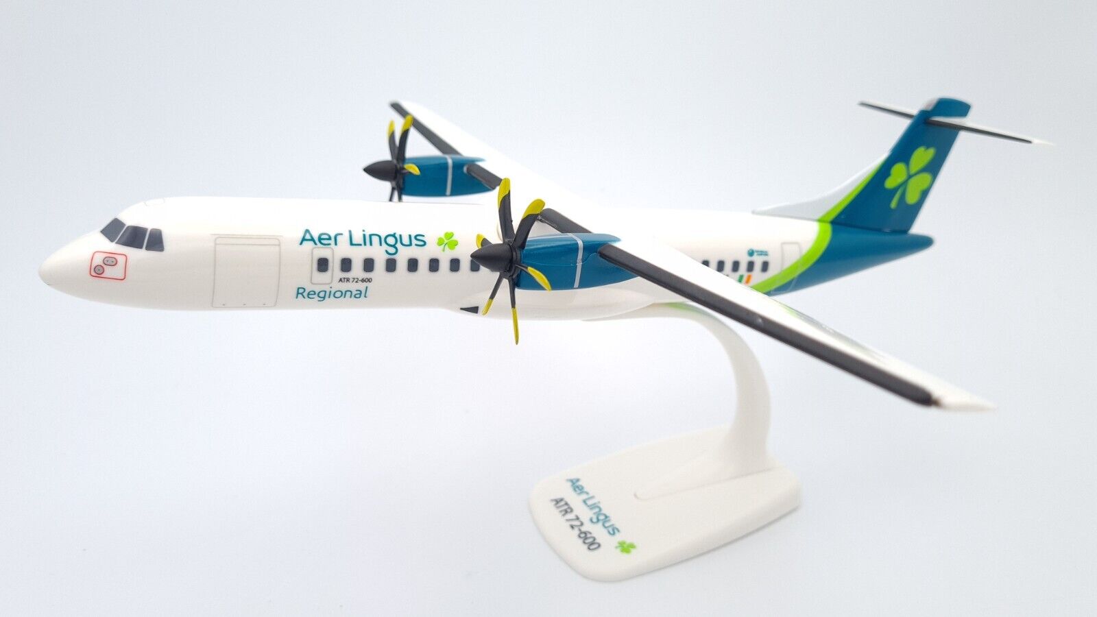 PPC Aer Lingus Regional ATR-72-600 EI-GPN Desk Display 1/100 Model AV Airplane