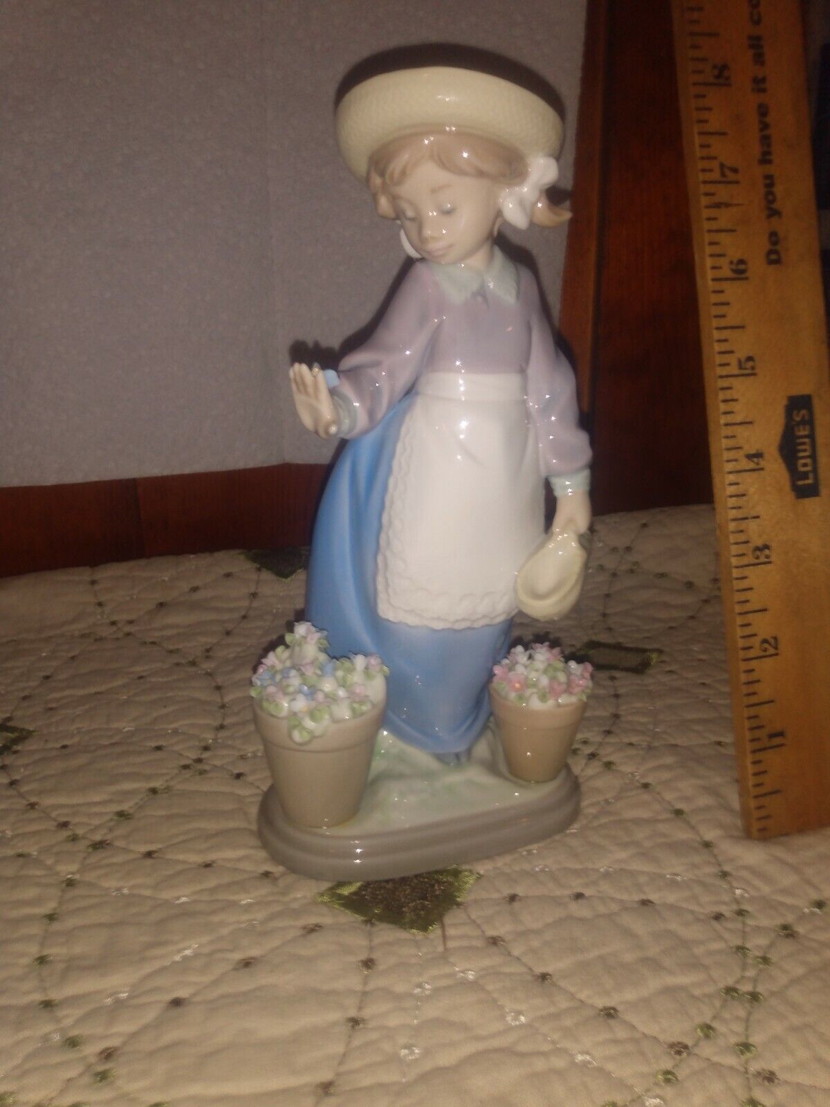 Lladro Figurine #5543 Hello Flowers,, 7 1/2\