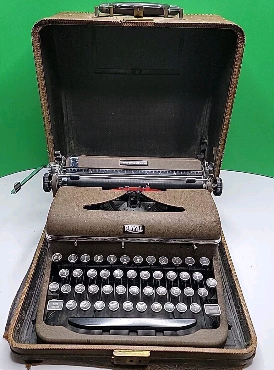  Vintage 1940’s Royal Quiet Deluxe Portable Manual Typewriter.